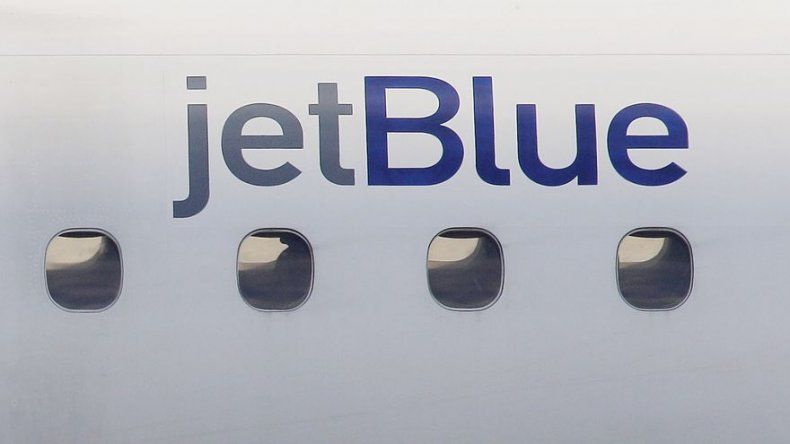 Avión aterriza de emergencia en NY tras olor extraño