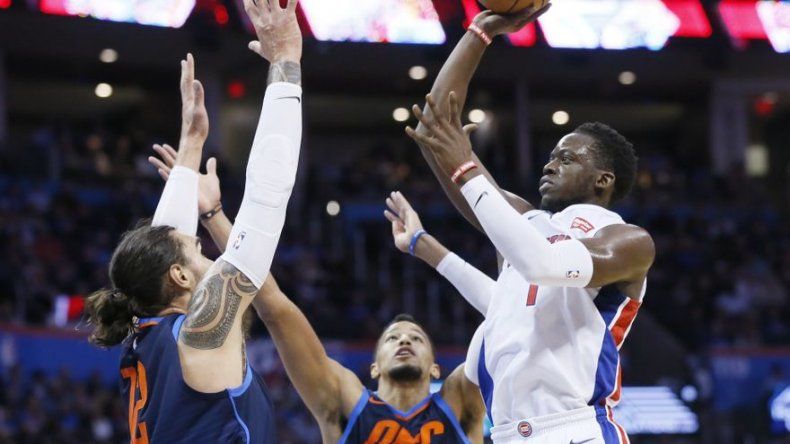 Pistons remontan déficit de 15 puntos y derrotan al Thunder