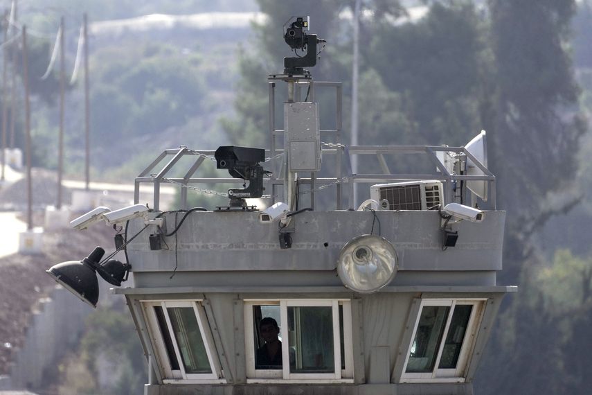 Las armas se instalaron en medio de fuertes tensiones en la ocupada Cisjordania.