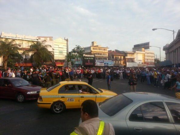 Salida de diablos rojos genera caos en Panamá