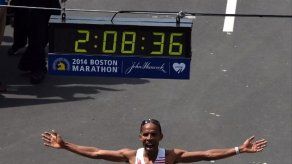 El estadounidense Meb Keflezighi gana la Maratón de Boston
