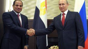 Rusia muestra armas en venta a presidente egipcio