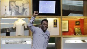Blatter desea una pronta recuperación a Pelé