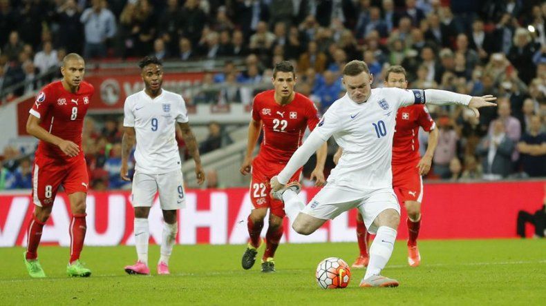 Rooney supera a Charlton y es máximo goleador de Inglaterra