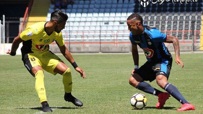 Gaby Torres juega 38 minutos con Huachipato y Fidel Escobar anota en pretemporada