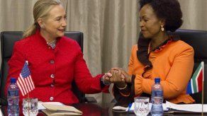 Clinton: Es imperativo hacer planes para una Siria sin Assad