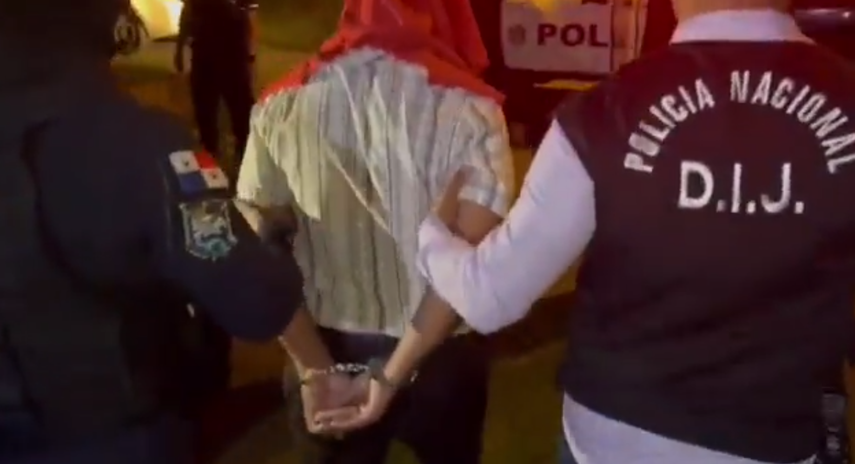 El hombre será llevado ante las autoridades competentes para formular cargos por delitos sexuales.