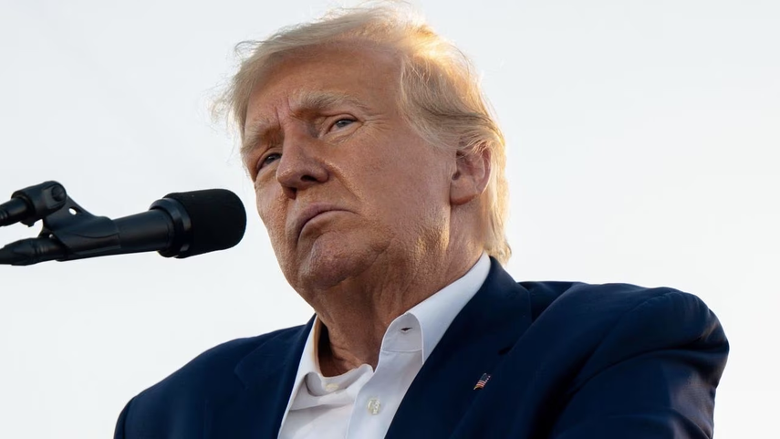 Trump viaja a Nueva York para comparecer ante la justicia penal