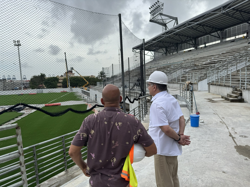 Ministro Juan Carlos Orillac inspecciona avances en Colón.