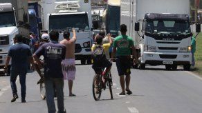 Camioneros afectan el tránsito en 13 estados brasileños Camioneros afectan el tránsito en 13 estados brasileños