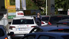 La primera ministra de Francia indicó el martes que un 30% de las gasolineras del país están sufriendo escasez de al menos un tipo de combustible.&nbsp;