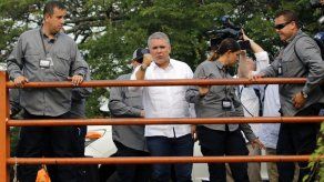 Duque visita puentes fronterizos con Venezuela para constatar la barbarie