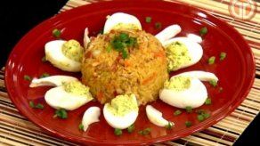 Arroz frito de combinación con Huevos a la Diabla