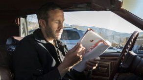 Actor de Bridesmaids muestra gran versatilidad en Get Shorty