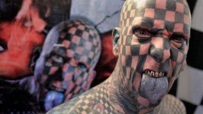 El Hombre ajedrez acaparó atención en convención de tatuadores en Perú