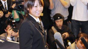 Niña japonesa fichó con equipo profesional de béisbol