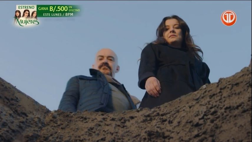 CORAZONES HERIDOS | Hande es tirada a un pozo.