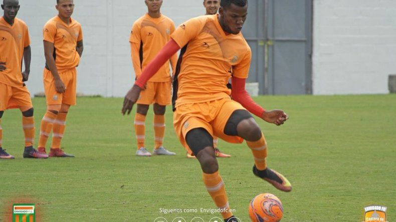 Joseph Cox le da triunfo al Envigado con doblete