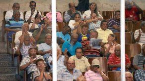 Jubilados aplauden el bono de B/.100.00 pero insisten en aumento