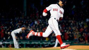 Betts pega grand slam; Medias Rojas vapulean a Yanquis