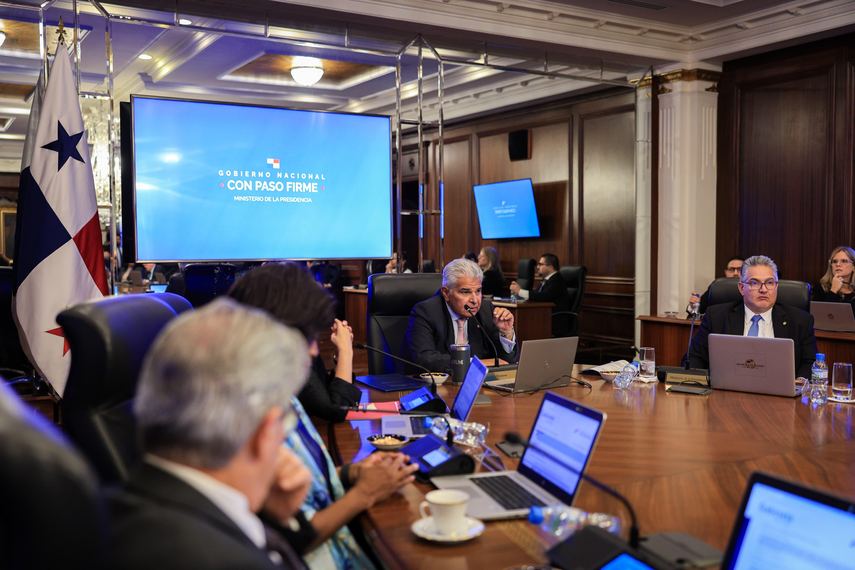El presidente Mulino en el Consejo donde se aprobó la licitación de la carretera Panamericana.