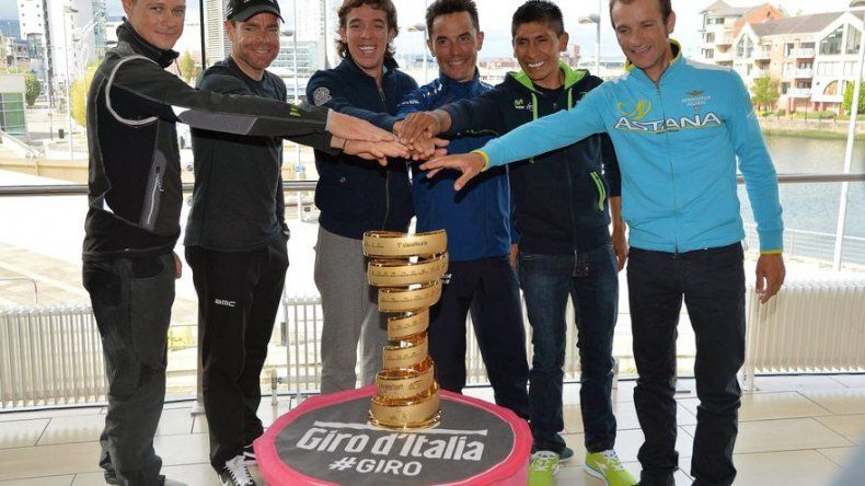 Nairo Quintana y Urán al frente del pelotón colombiano en Giro de Italia