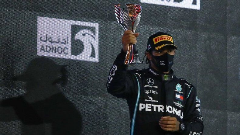 Lewis Hamilton se muestra dispuesto a prolongar su contrato con Mercedes