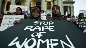 Nueva Delhi clama justicia por una joven violada en un autobús