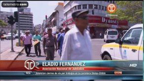 Continúan los cierres de calle por parte de jubilados en la 5 de Mayo