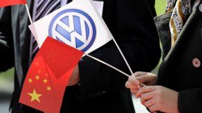 China investiga a directivos de VW