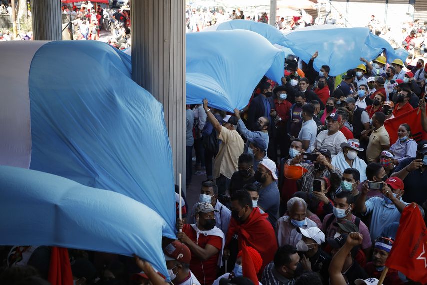 Arrivillaga considera que todavía hay oportunidad de buscar el diálogo para tratar de armonizar esa situación interna y buscar una tercera opción para la presidencia del Congreso Nacional en beneficio de los intereses de Honduras.&nbsp;