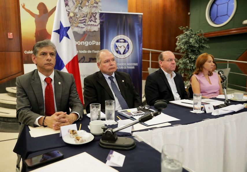 Cámara de Comercio recibe al ministro del MOP.