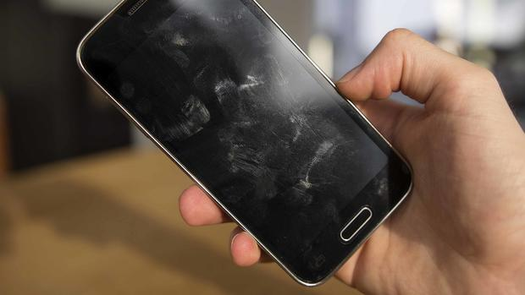 El celular es mas sucio que un inodoro: ¿Cómo limpiarlo?