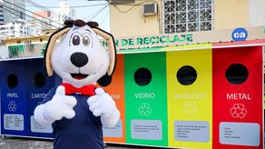 Nueva Estación de Reciclaje de la Caja de Ahorros en el autobanco de San Francisco.