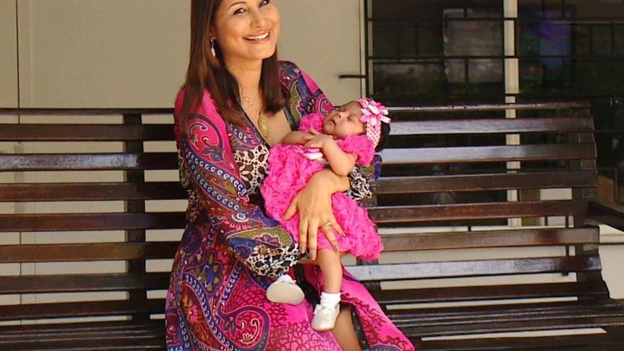 Marisela Moreno y su recién nacida