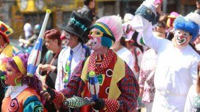 Payasos aprenden nuevas estrategias para hacer reír a latinoamericanos