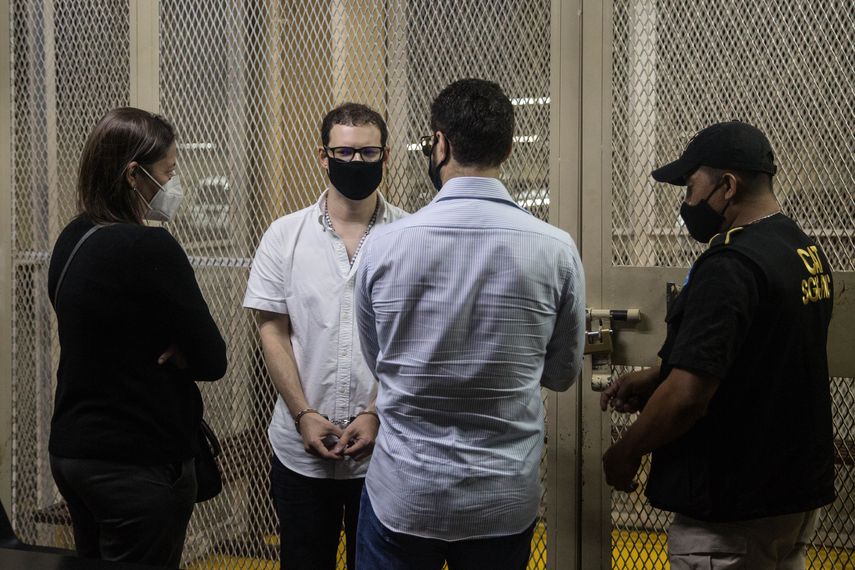 Hermanos Martinelli Linares.