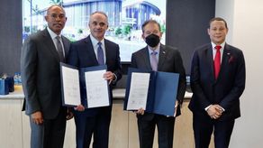 De izquierda a derecha: Mariano Rivera,&nbsp;Robert D. Manfred Jr., Laurentino Cortizo y Héctor Brands.