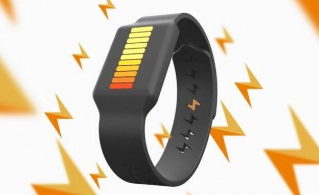 Desarrollan pulsera que recarga el móvil durante la masturbación