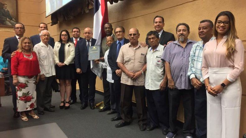Aprueban en tercer debate proyecto que beneficiará a sobrevivientes de la gesta patriótica de 1964