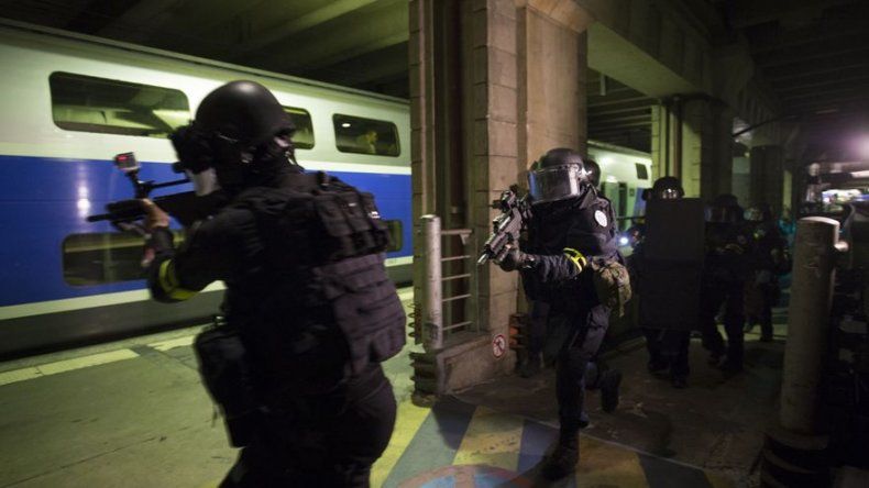 Francia quiere expandir el estado de emergencia a Eurocopa