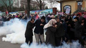 Diario turco allanado adopta línea progobierno