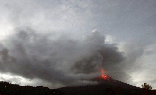 El Tungurahua vuelve a rugir con explosión y subida de actividad sísmica