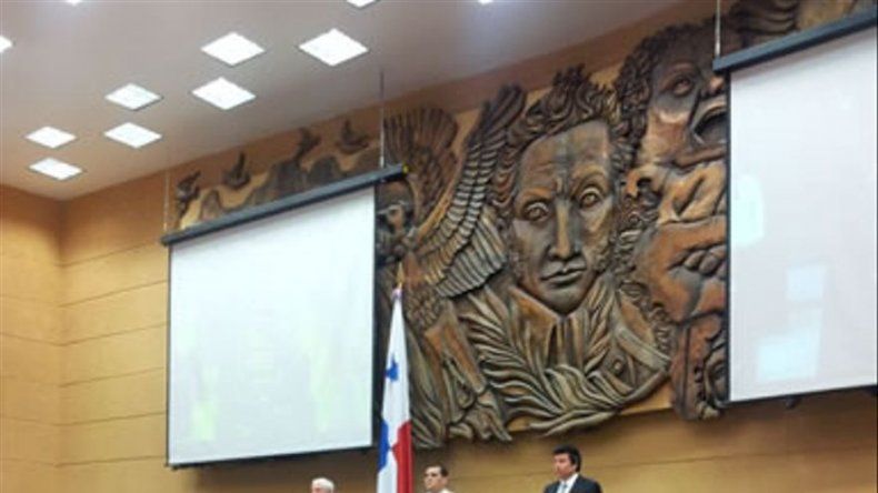 Panameño aquí está tu plata, presidente Martinelli en informe