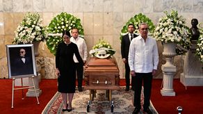 El presidente y la primera dama de República Dominicana hicieron la primera guardia de honor.