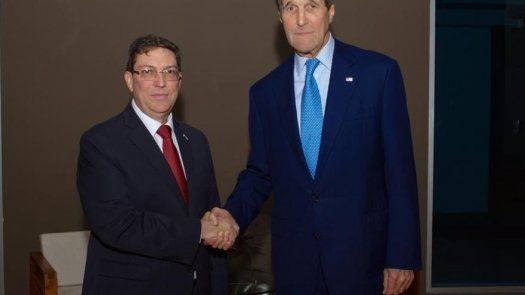 Kerry y el canciller cubano protagonizan un encuentro histórico en Panamá