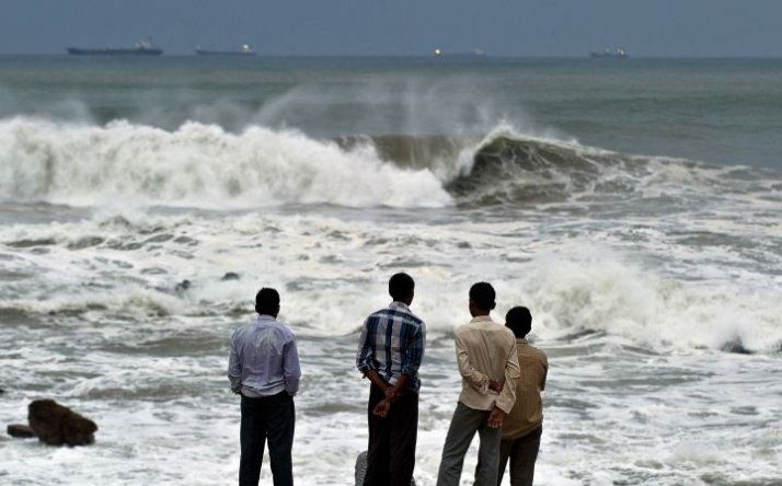 Ciclón Phailin azota el este de India