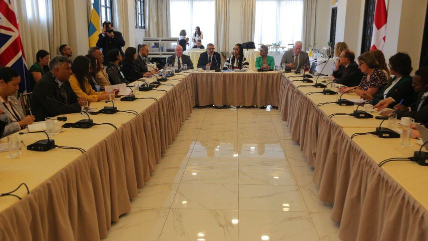 Reunión de autoridades panameñas y donantes internacionales para la situación migratoria.