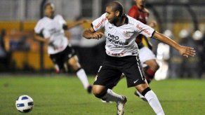 Adriano es marginado del Corinthians por sobrepeso e indisciplina