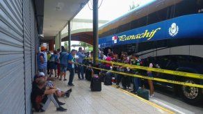 Migrantes cubanos reanudan su viaje a EEUU desde Panamá vía México